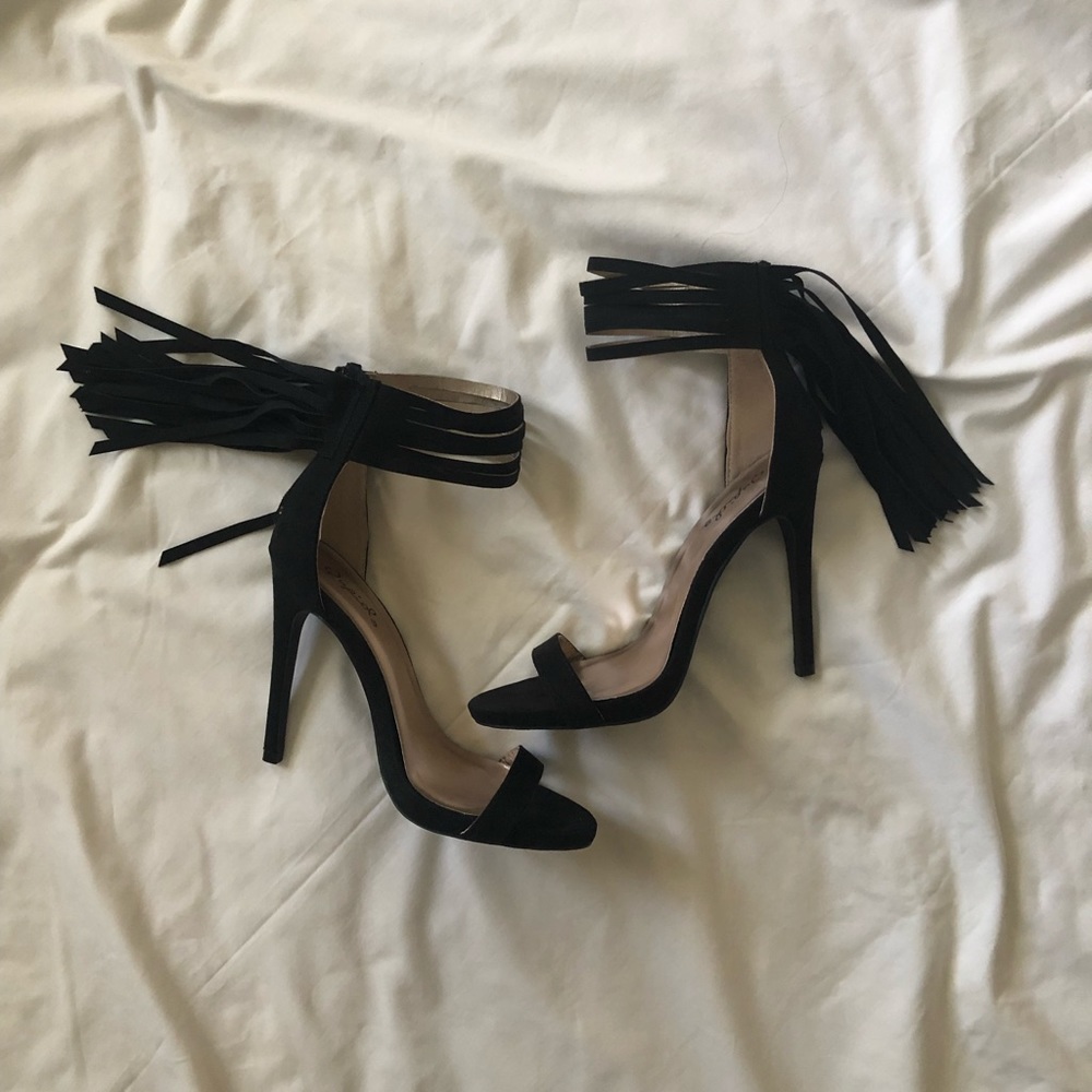 QUPID SUEDE TASSELS HEELS